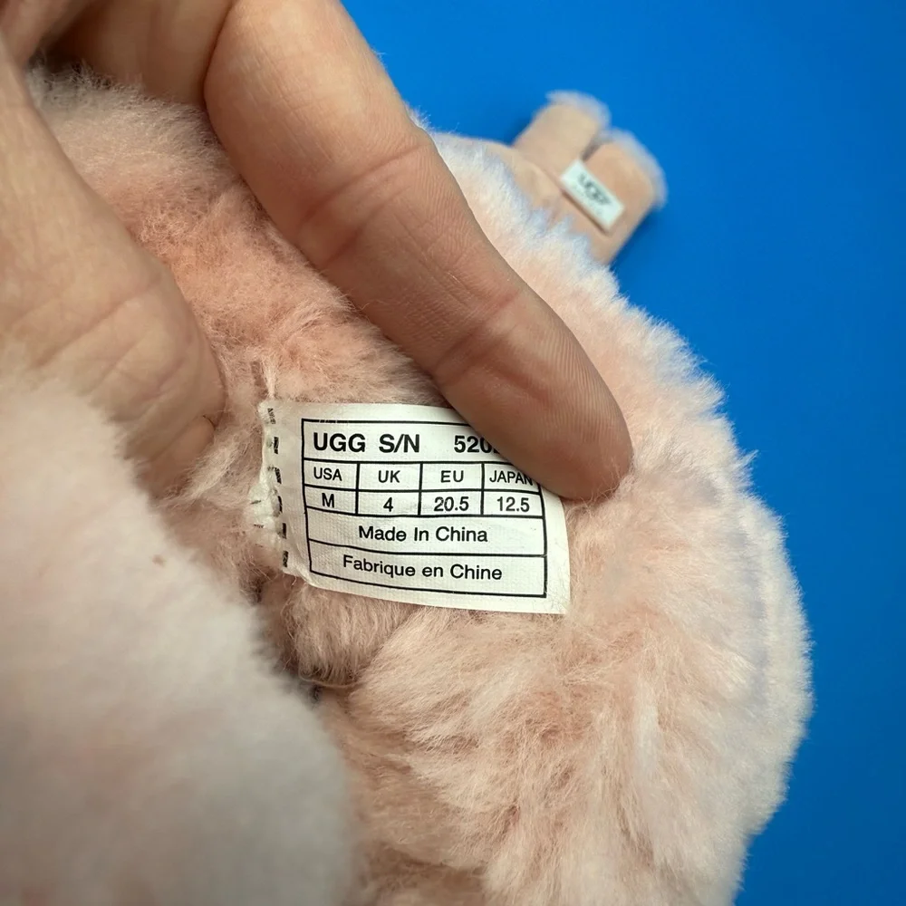 UGG Australia Toddler Size M 4/5 PInk Sheepskin Lined Boots‎ Booties, like new